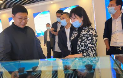 市政協(xié)副主席、市工商聯(lián)主席唐世云到寶泰隆走訪調(diào)研